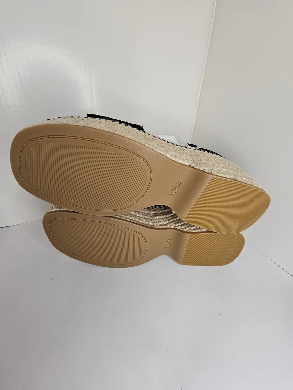 NWT TOMS Laila Black Suede Platform Espadrille Sandals Ankle Strap Women's 8.5